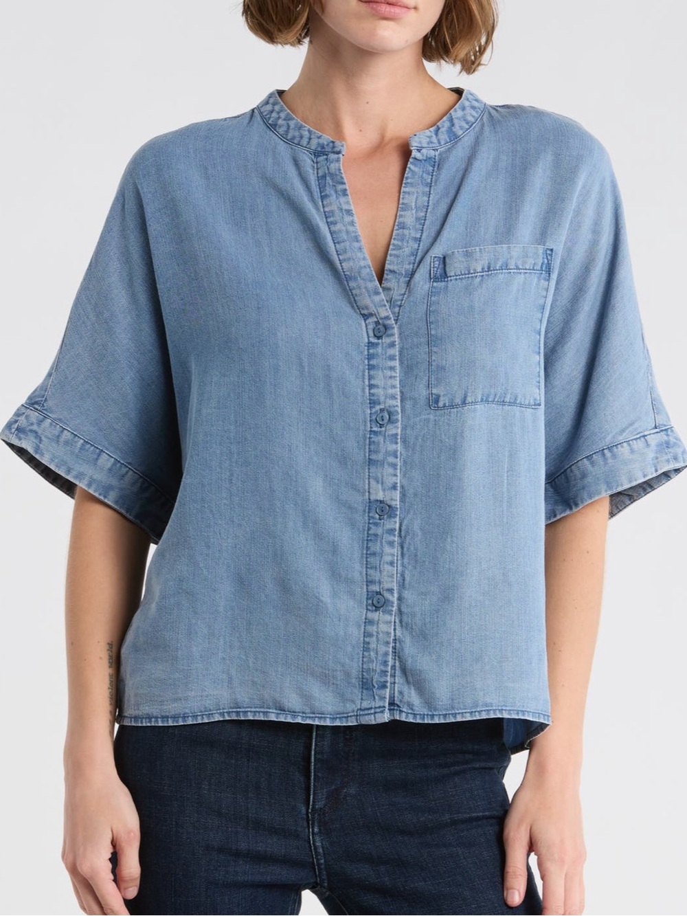 T Tahari Light Blue Chambray Button-Front Short Sleeve Shirt